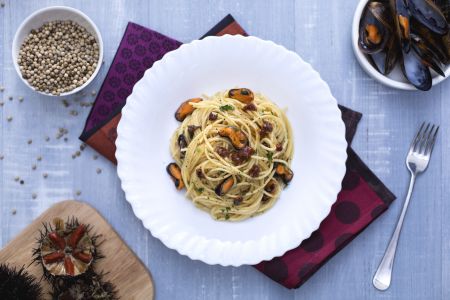 Spaghetti met mosselen en zee-egels