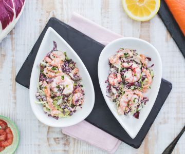 Yoghurtsalade met zalm en garnalen