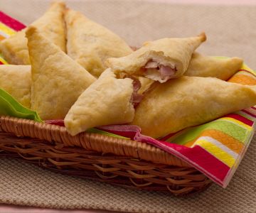 Ricottadrihoekjes met taleggio en peren