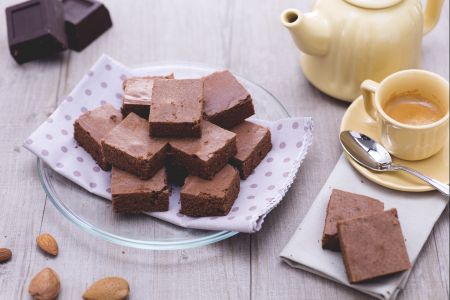 Chocolade- en amandelsneetjes