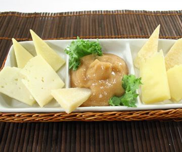 Peren- en kaneelsaus