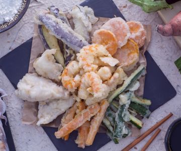 Tempura van inktvis en groenten