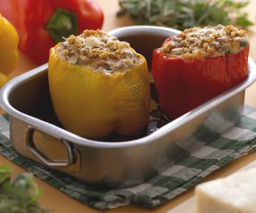 Gevulde paprika's met ricotta, aubergines en pijnboompitten