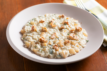 Risotto met gorgonzola, peren en walnoten
