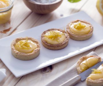 Citroentaartjes met lemon curd