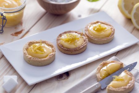 Citroentaartjes met lemon curd