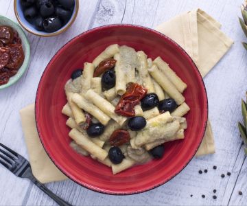 Geribbelde sedanini met artisjokroom