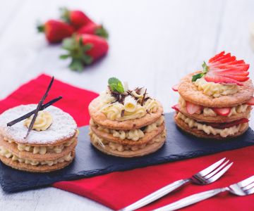 Mini bladerdeeggebakjes met diplomatieke room