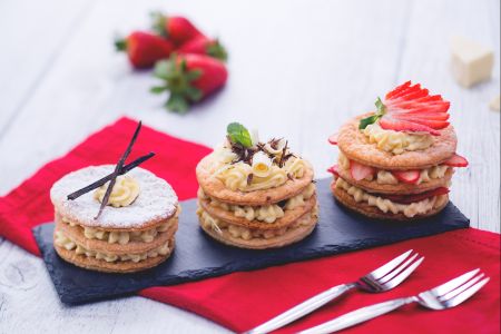 Mini bladerdeeggebakjes met diplomatieke room