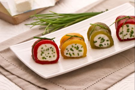 Paprika-rolletjes met geitenkaashart