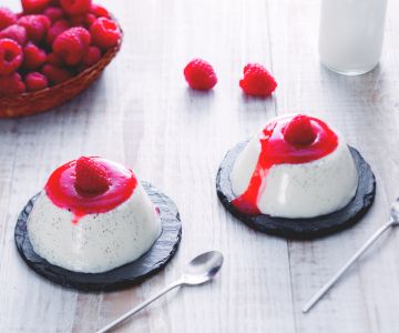 Panna cotta met frambozencoulis