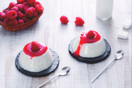 Panna cotta met frambozencoulis