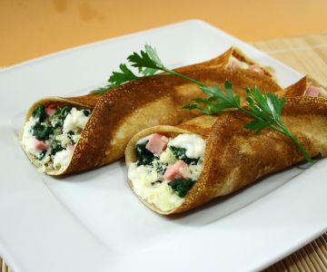 Volkoren pannenkoeken met ham, gruyère en spinazie