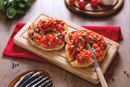 Friselle met tomaat en ansjovis