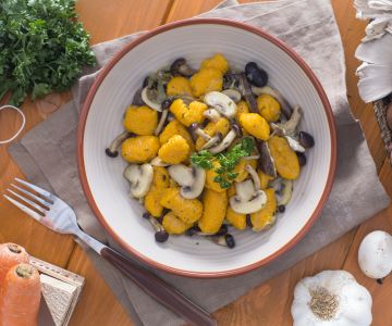 Wortelgnocchi met gemengde paddestoelen