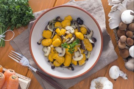 Wortelgnocchi met gemengde paddestoelen