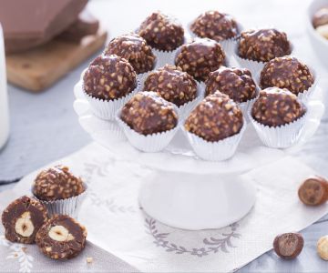 Pralines van chocolade en hazelnoten