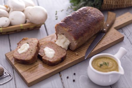 Gehaktbrood met gerookte scamorza vulling