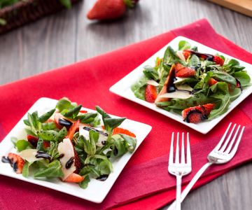 Insalade met aardbeien en balsamico