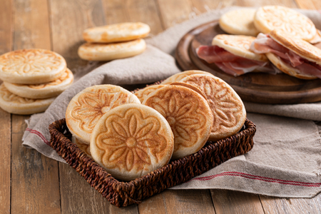 Crescentine of tigelle