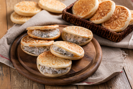 Hefbroodjes (Crescentine) met cunza