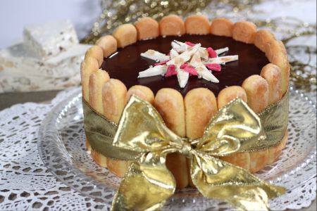 Charlotte met noga (bevroren dessert)