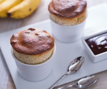Bananensoufflé met chocoladesaus