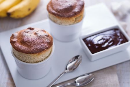 Bananensoufflé met chocoladesaus