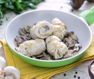 Kiprolletjes met champignons in mosterdsaus