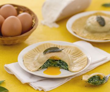 Ravioli met vloeibare eidooier met ricotta en spinazie
