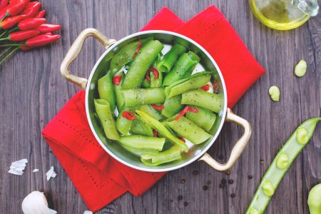 Roerbak van tuinbonenschillen