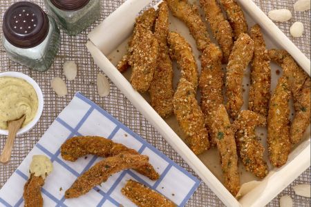 Kipsticks met mosterdsaus