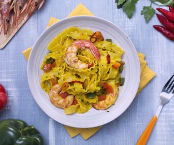 Reginette met garnalen en paprika