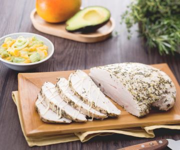 Kalkoen met kruiden en exotische salade