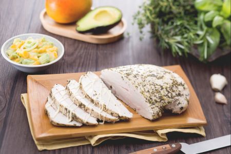 Kalkoen met kruiden en exotische salade