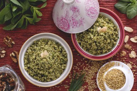 Bulgur met verse kruidenpesto en noten