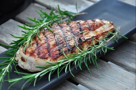 Kip onder de baksteen