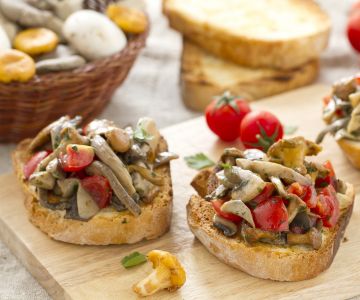 Bruschetta met gebakken champignons