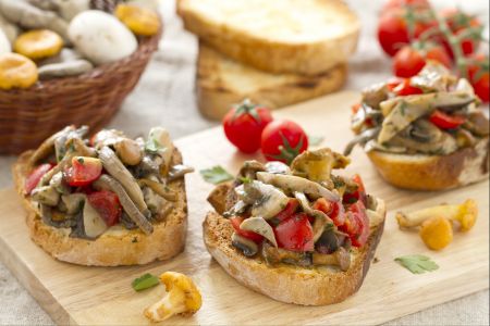 Bruschetta met gebakken champignons