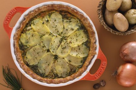 Rustieke aardappel-en-uientaart