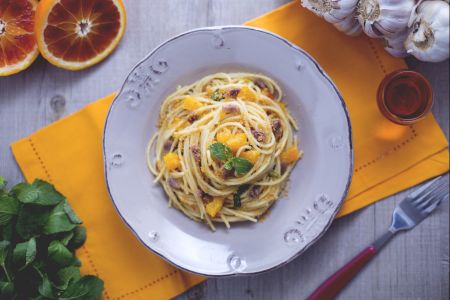 Spaghetti met sinaasappel en ansjovis