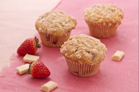 Muffins met witte chocolade en aardbeien