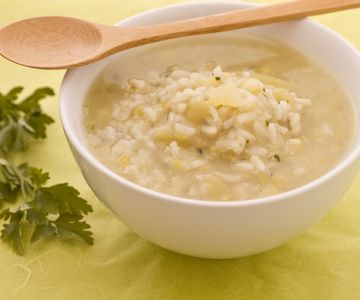 Rijstsoep met prei en aardappelen