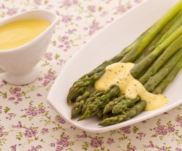 Asperges met hartige zabaglionesaus