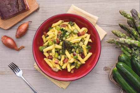 Garganelli met aspergeragout en courgette
