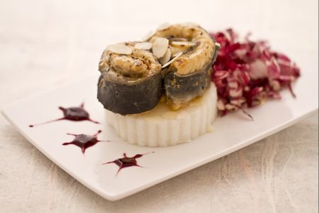 Paling in amandelkorst