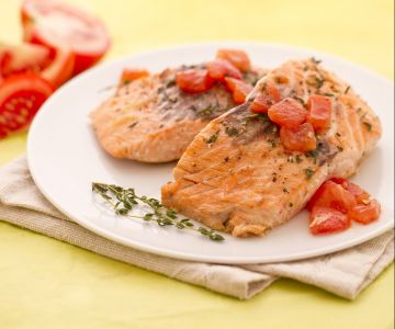 Zalmfilet met tomaten en tijm