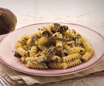 Fusilli met artisjokken en geitenkaas