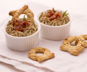 Torcelli met linzencrème en krokante guanciale
