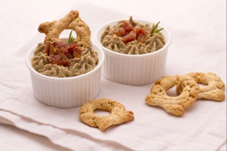 Torcelli met linzencrème en krokante guanciale
